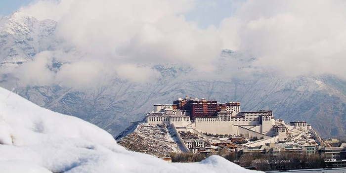 布达拉宫雪景