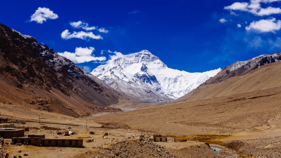 单人单车深入西藏腹地，耗时2个月，拍摄40000张照片，制作成的延时摄影作品——「超越所见西藏」